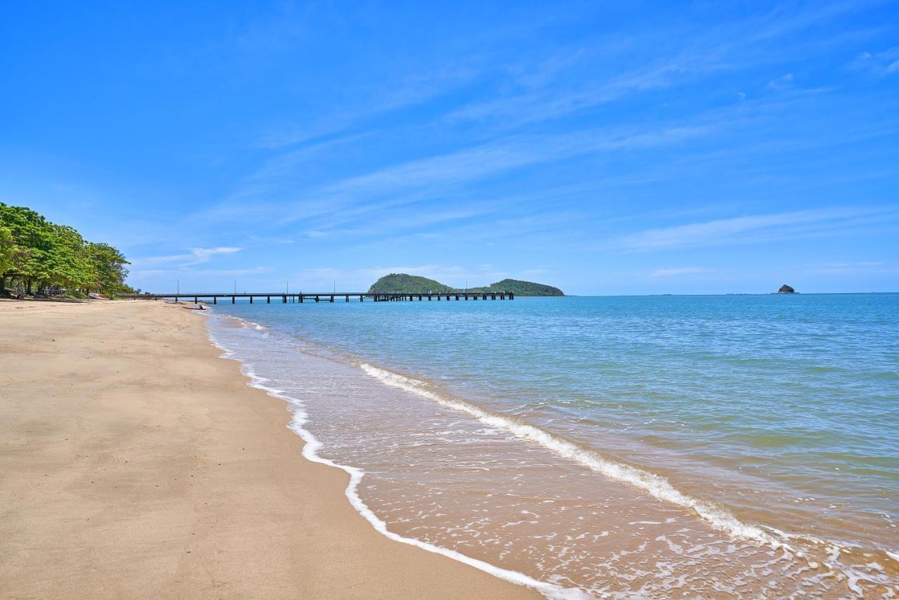 Alassio Beachfront Apartments Palm Cove Exteriör bild