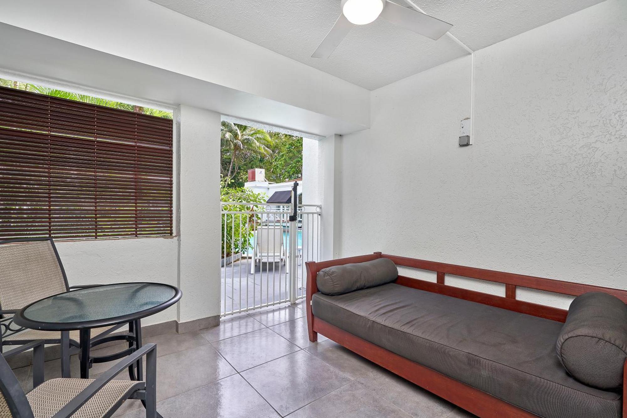 Alassio Beachfront Apartments Palm Cove Rum bild