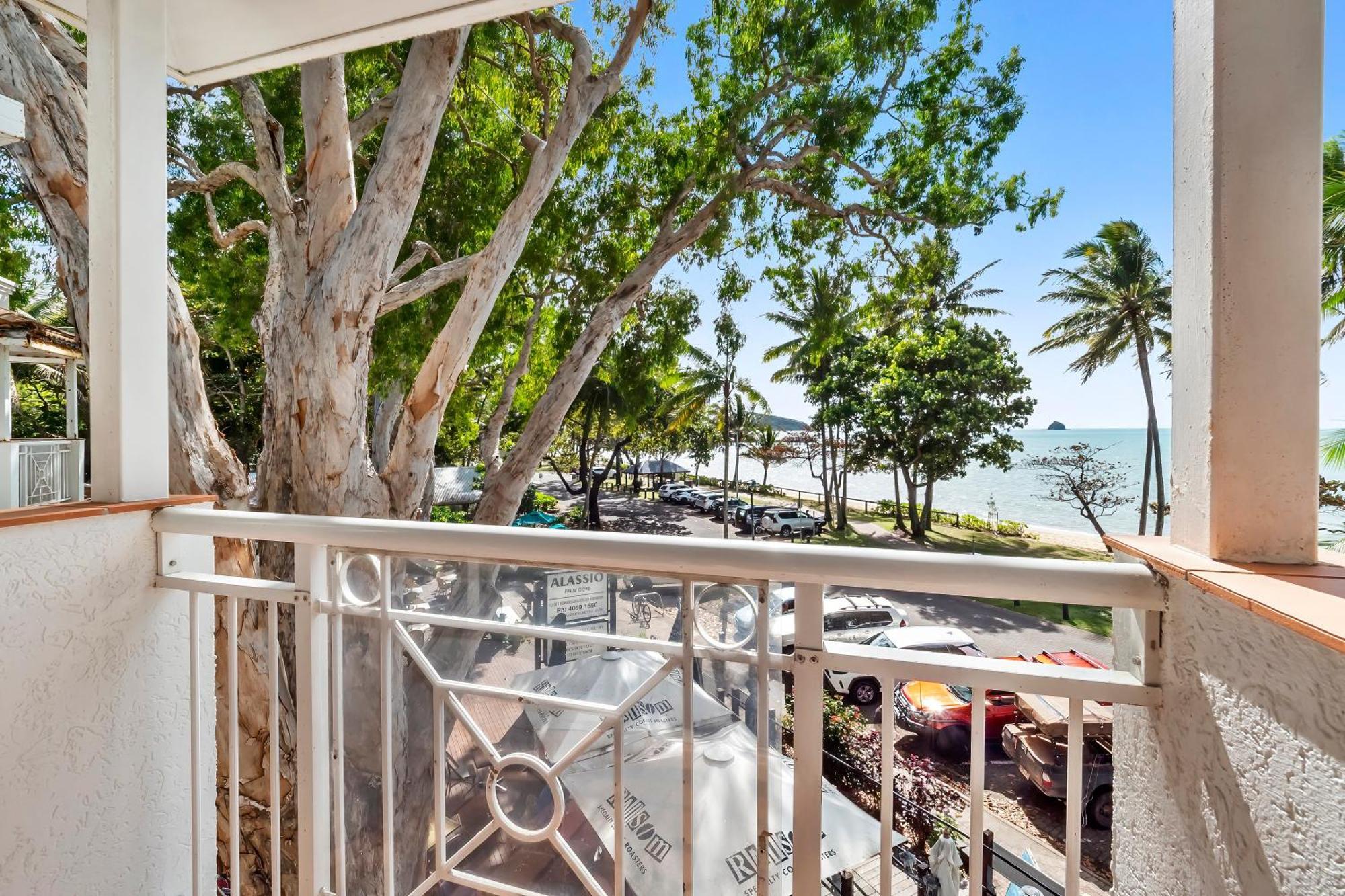 Alassio Beachfront Apartments Palm Cove Rum bild