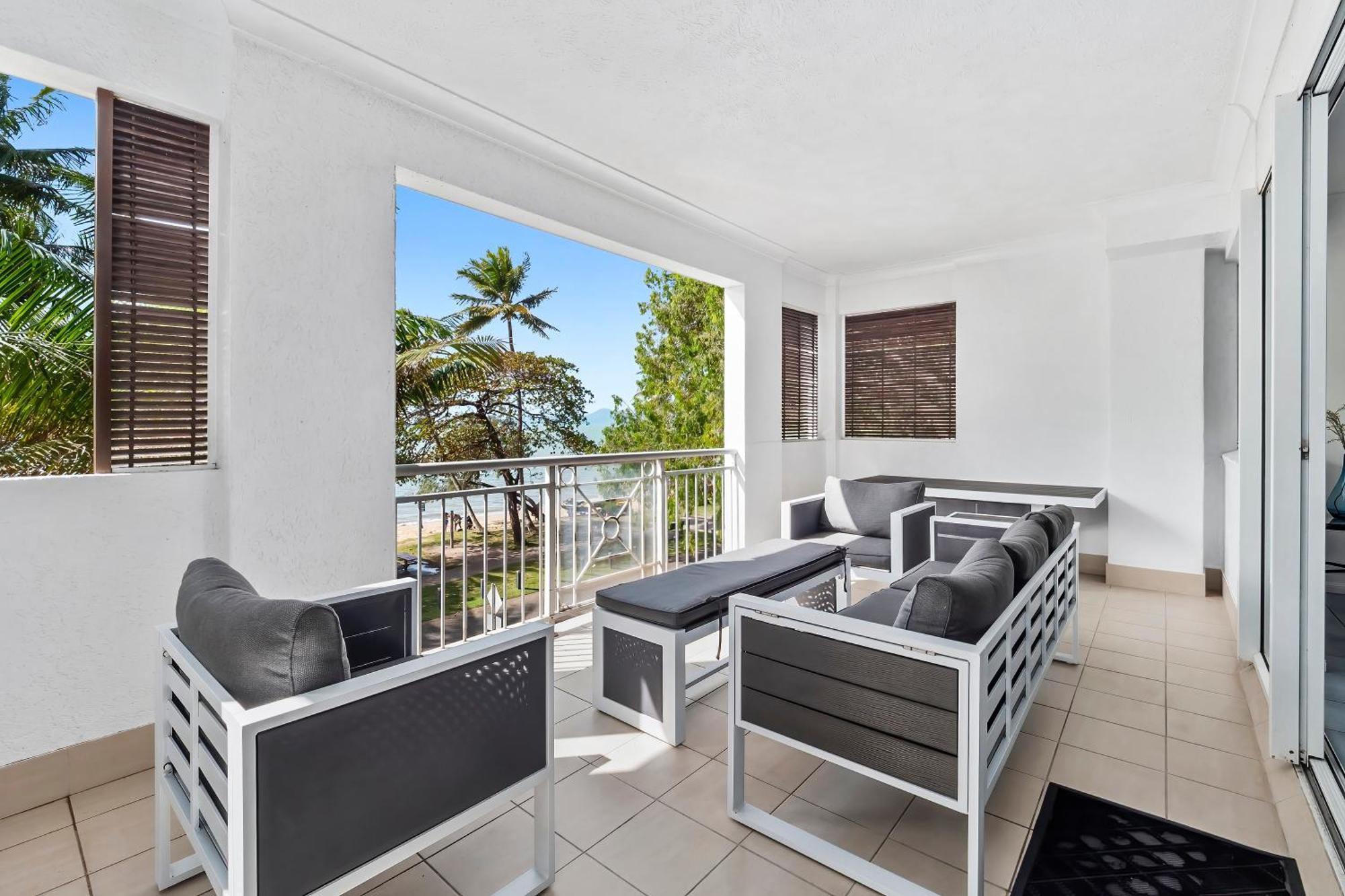 Alassio Beachfront Apartments Palm Cove Rum bild