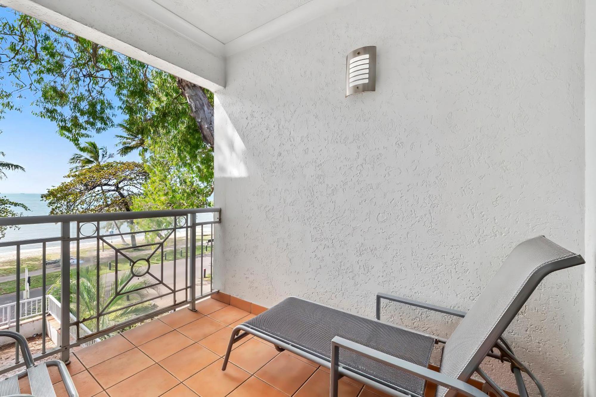 Alassio Beachfront Apartments Palm Cove Rum bild