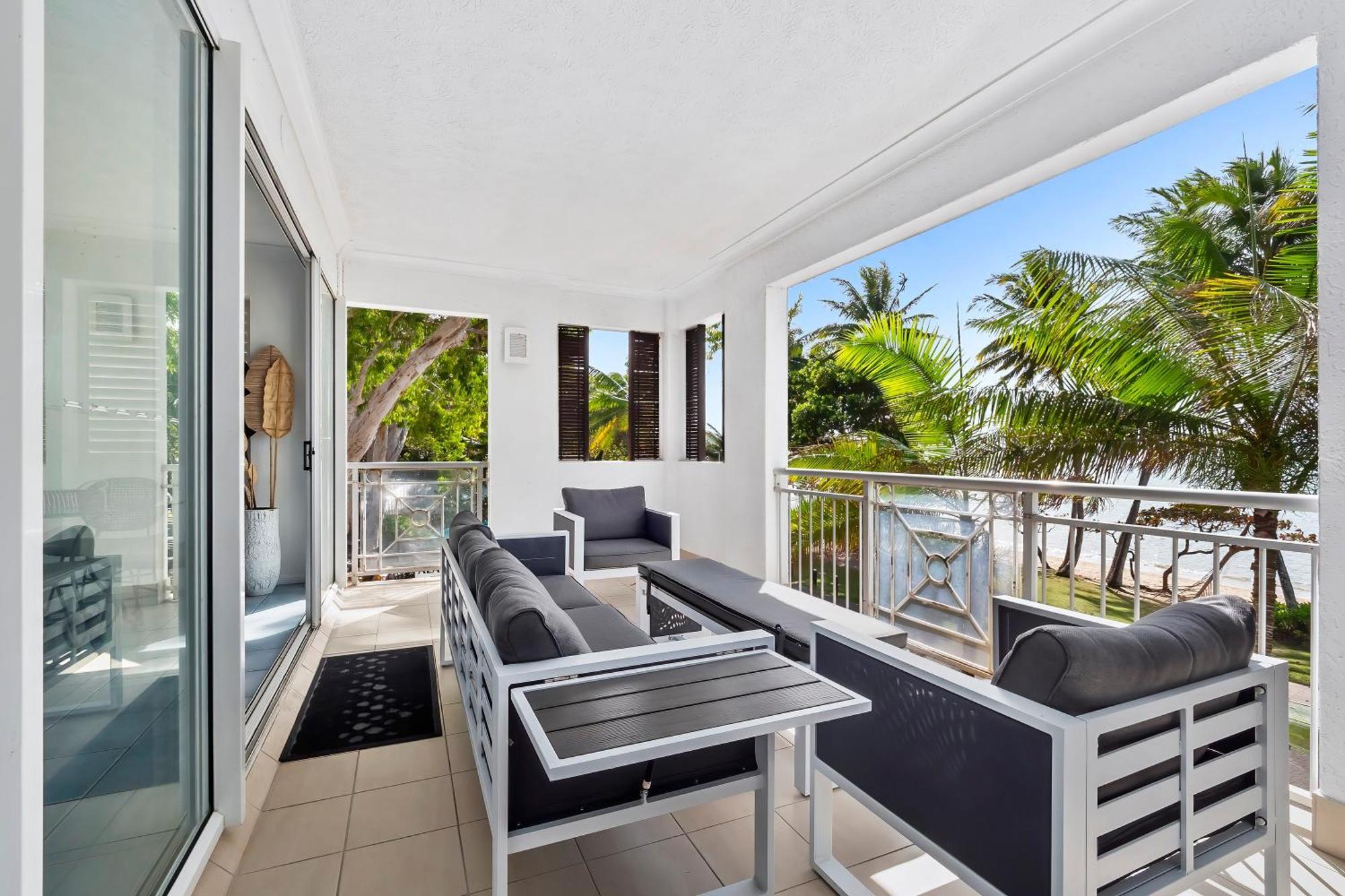 Alassio Beachfront Apartments Palm Cove Rum bild